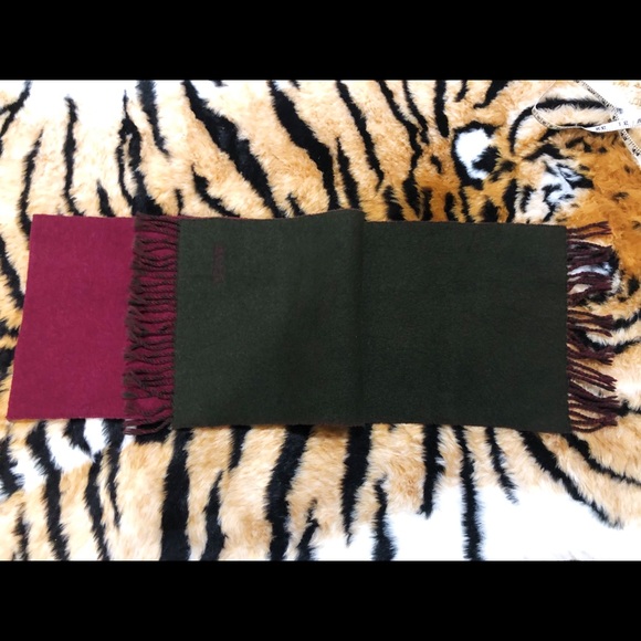 Authentic Celine two-sided Scarf - Picture 16 of 16